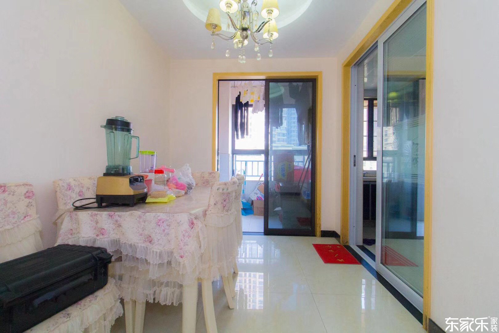 98平現(xiàn)代簡約風格餐廳裝修效果圖